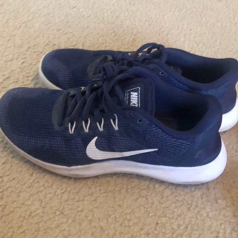 Youth Boys blue Nike running shoe